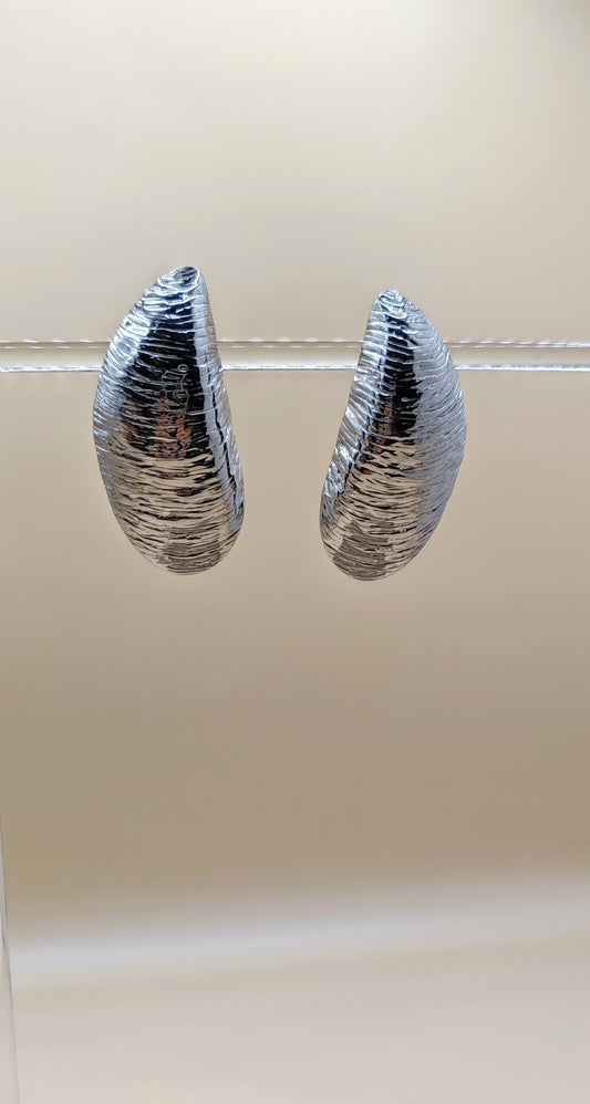 Aretes Almeja Texturizada Elegante – Acero Inoxidable