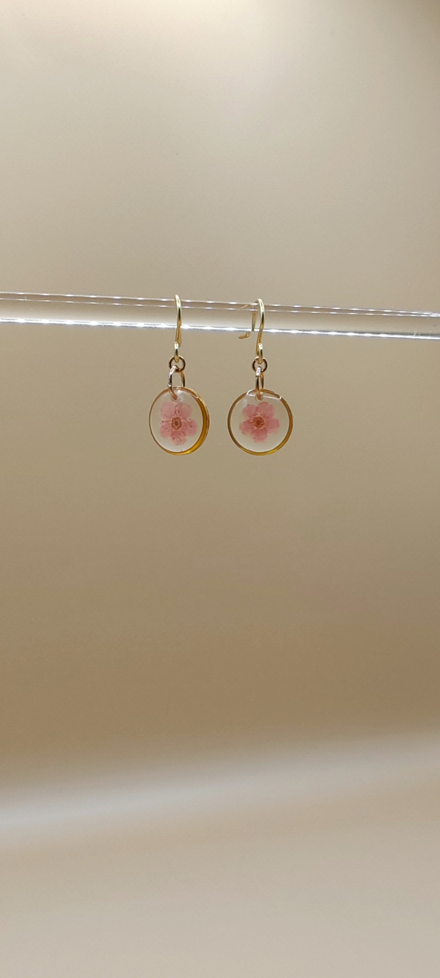 Aretes Flor No Me Olvides Rosa – Chapa de Oro