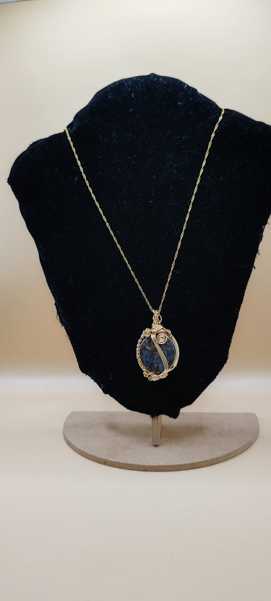 Dije artesanal con piedra de labradorita - Chapa de Oro 14 K