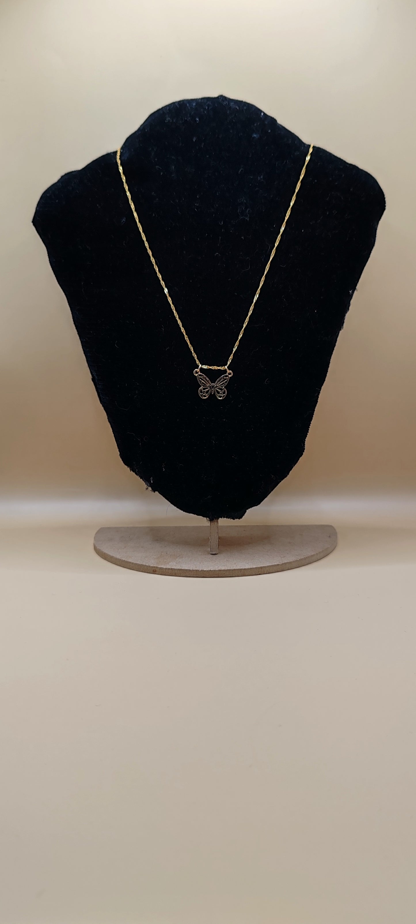 Collar Mariposa Minimalista – Chapa de Oro 14k