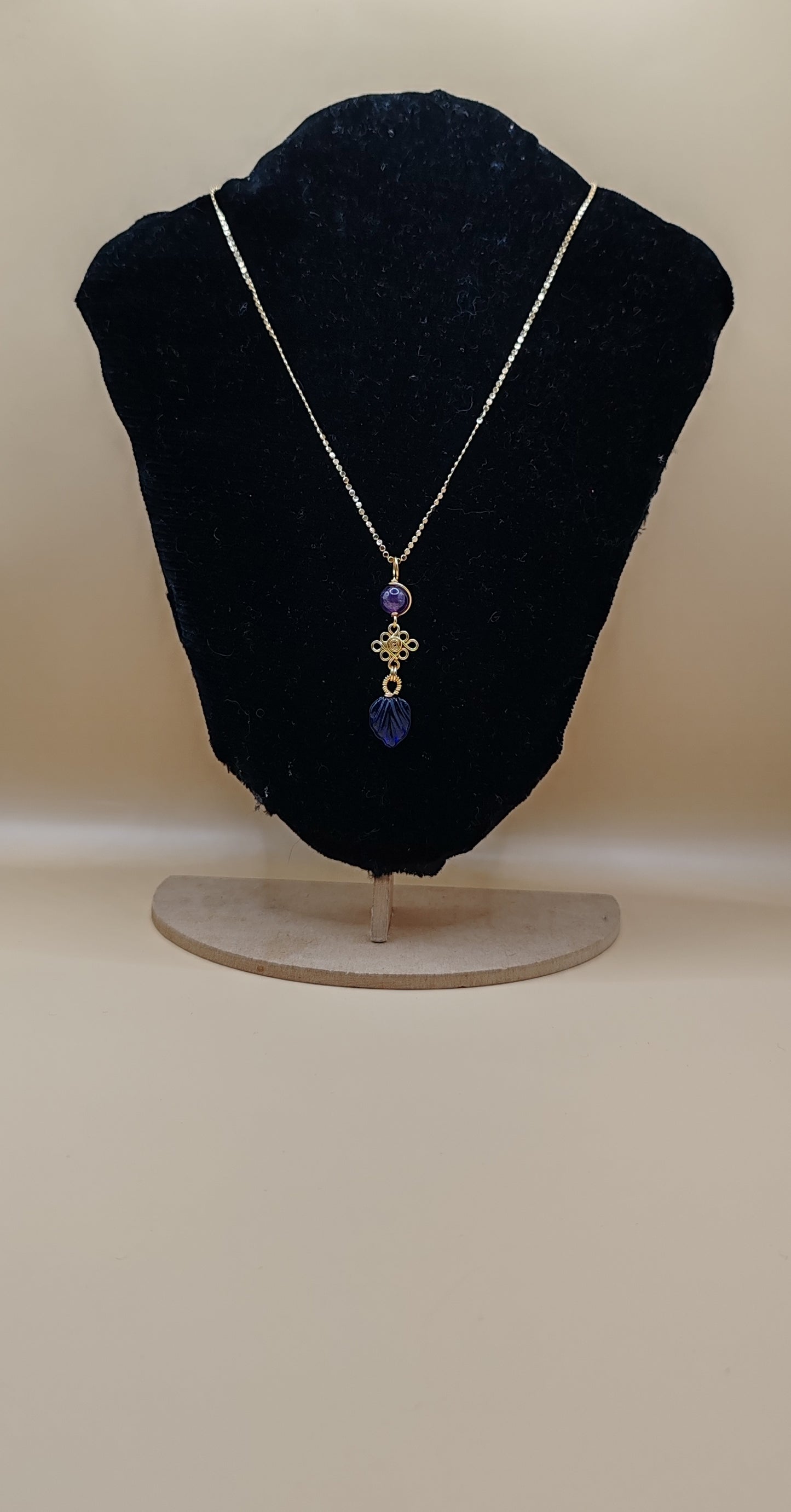 Collar Filigrana Artesanal de Amatista y Cristal – Chapa de Oro 14k