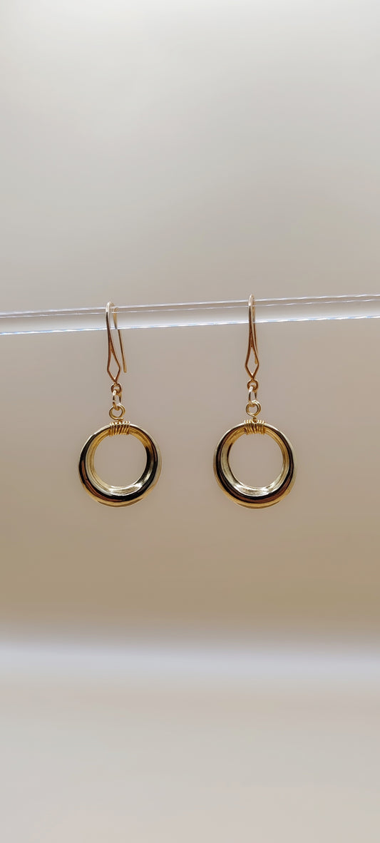 Aretes Círculo Abierto Minimal – Chapa de Oro 14K