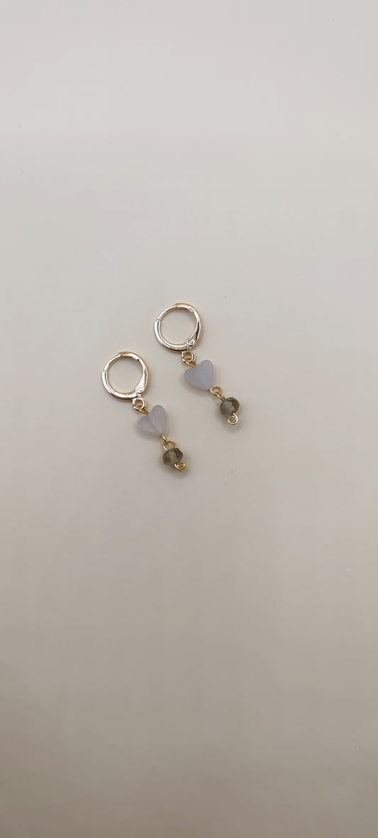 Aretes Corazón Delicado con Detalle en Piedra – Chapa de Oro 14K