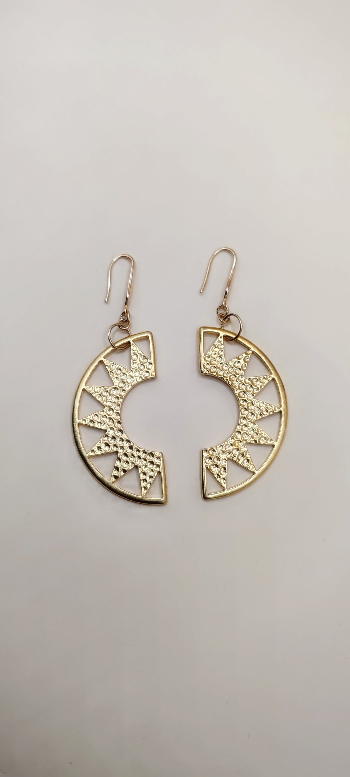 Aretes Media Luna Solar – Chapa de Oro 14k
