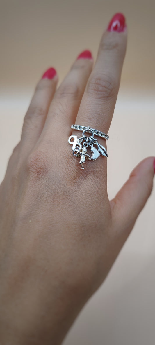 Anillo de plata .925 con dijes colgantes - Talla 7
