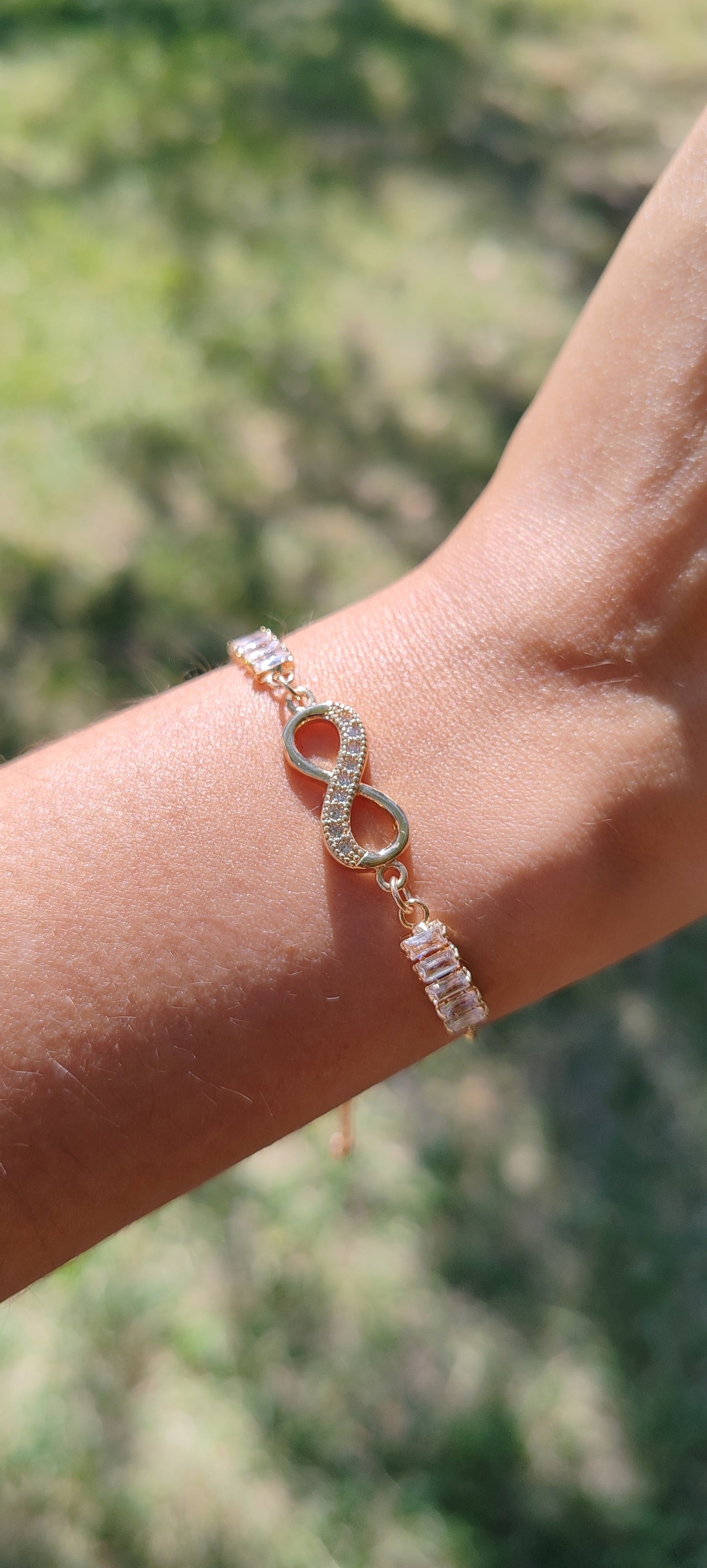 Pulsera Infinito con Zirconias – Chapa de Oro 14K