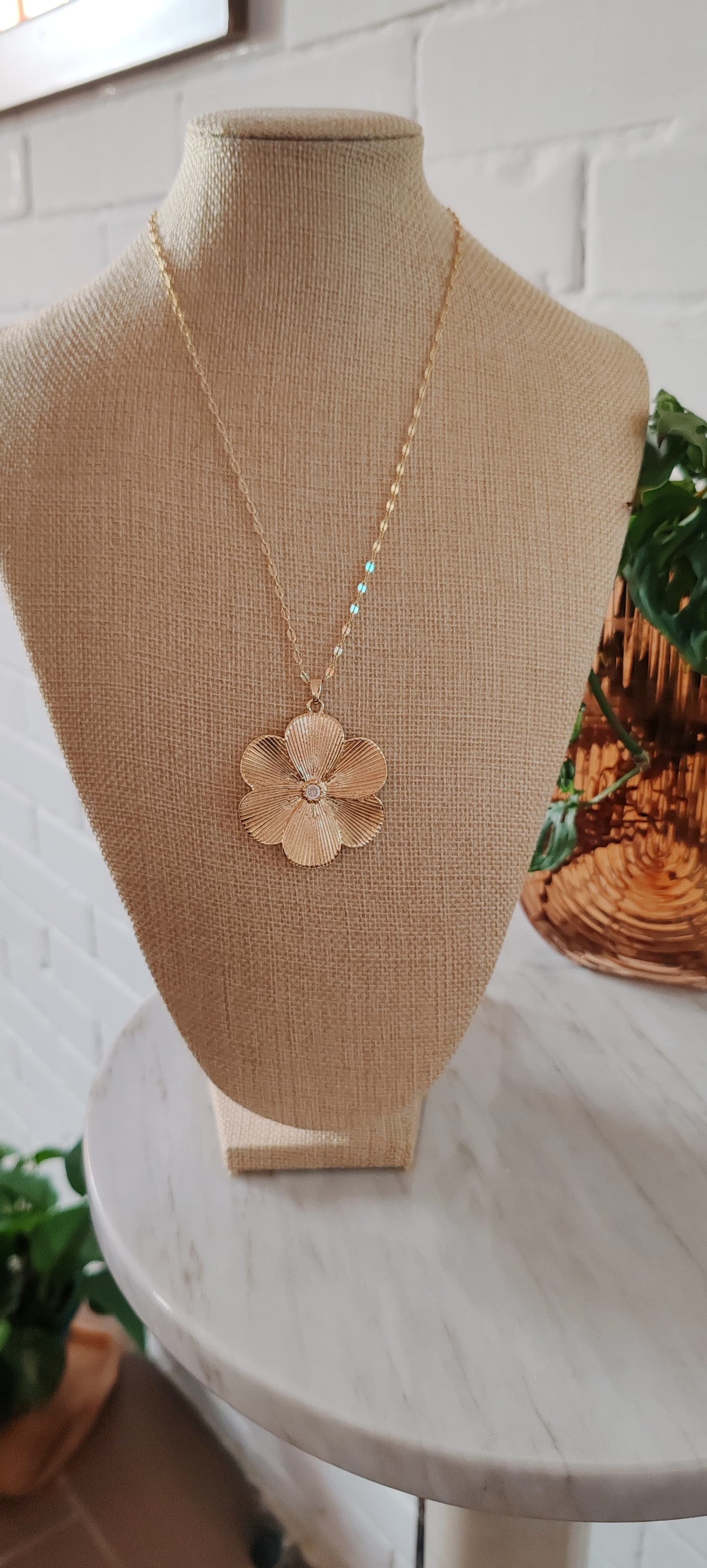 Collar Bloom