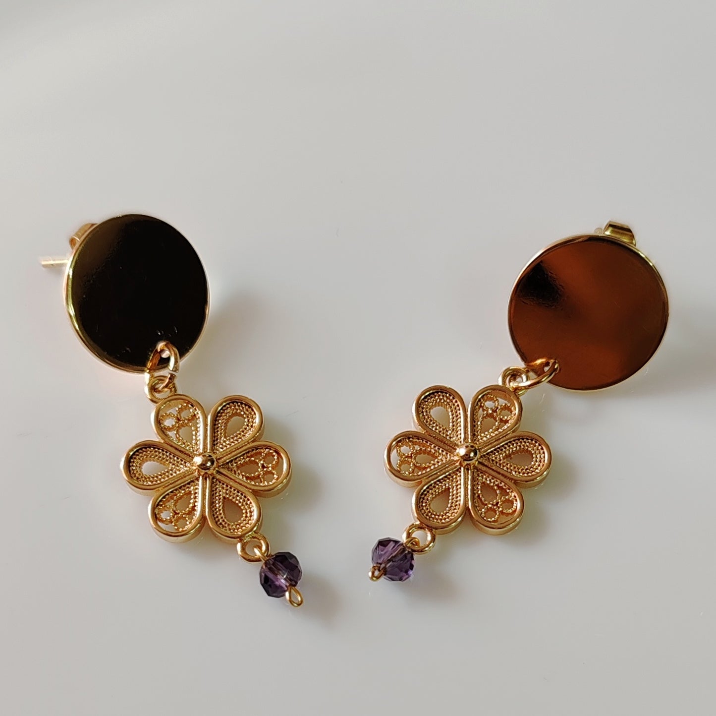 Aretes Flor Clásica – Chapa de Oro 14K