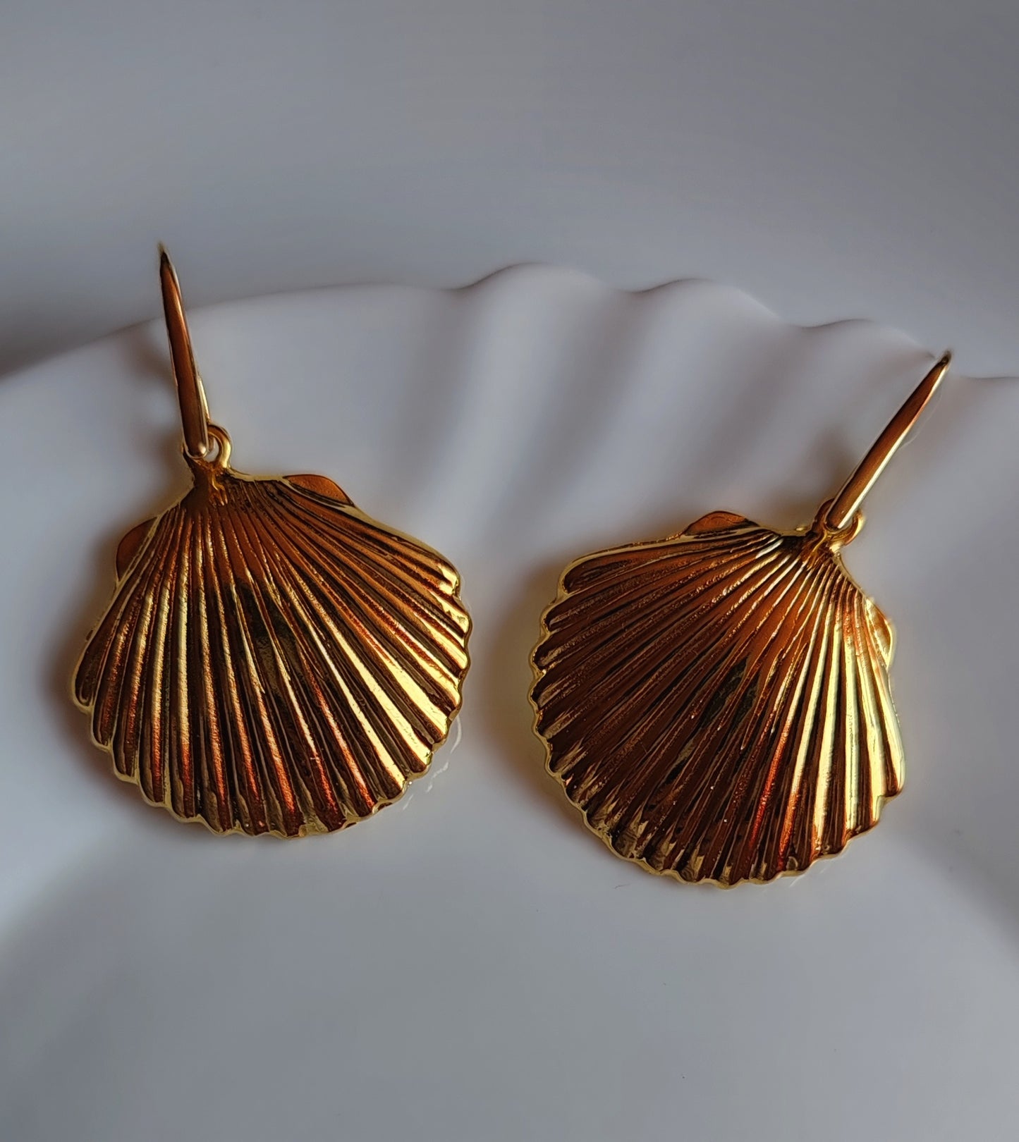 Aretes Concha Marina Elegante – Chapa de Oro 14K