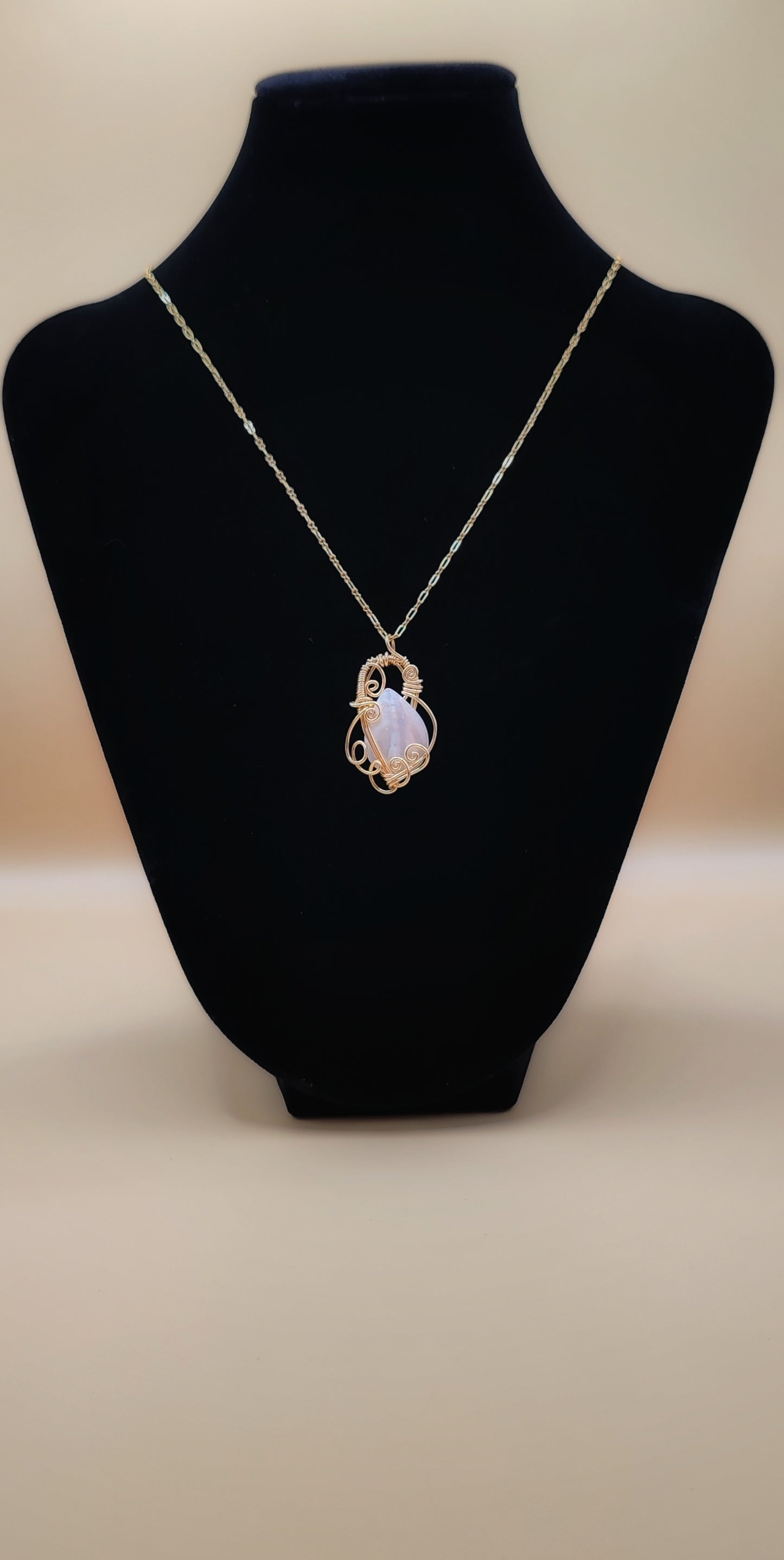 Collar Concha Nácar Artesanal – Chapa de Oro 14k