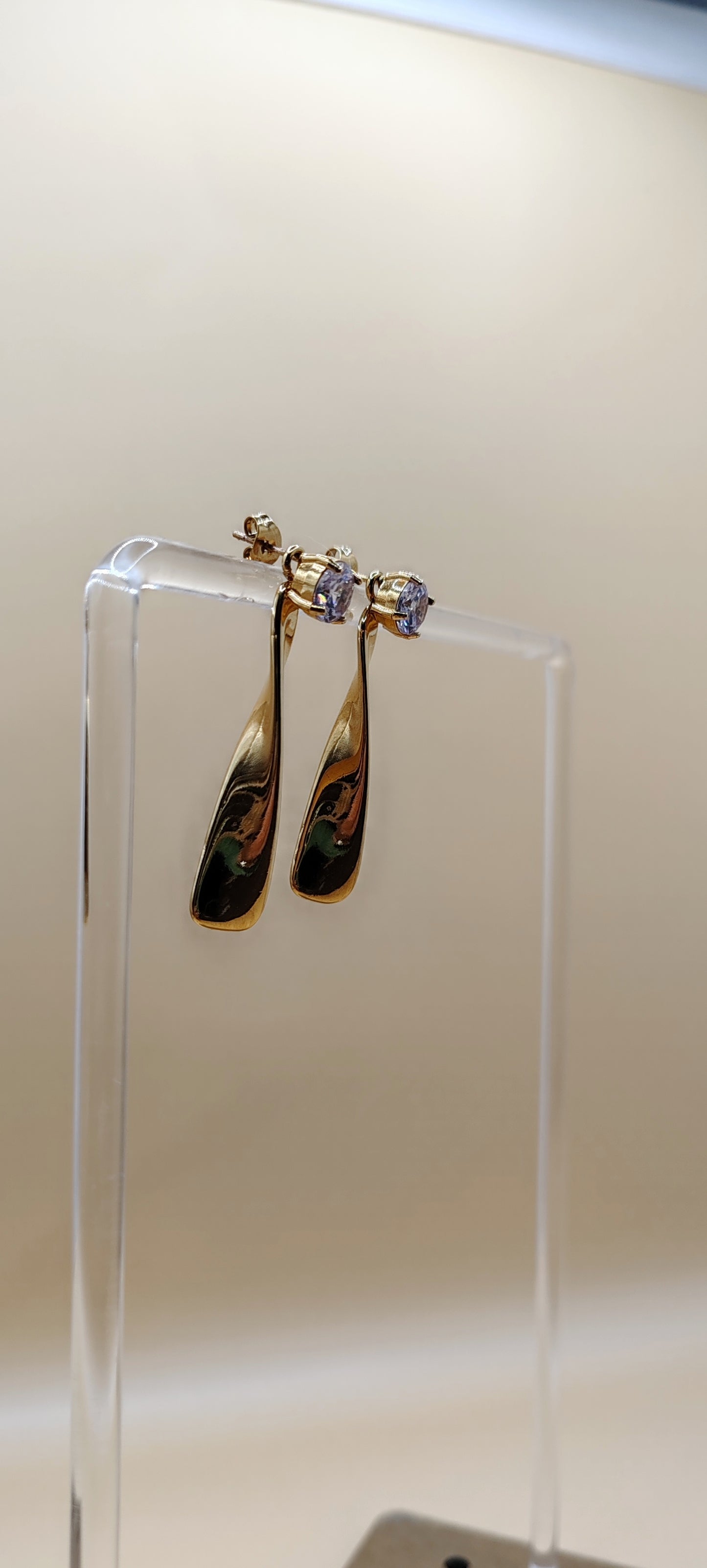 Aretes Ondulados Doble Vista Elegantes – Acero en Tono Dorado