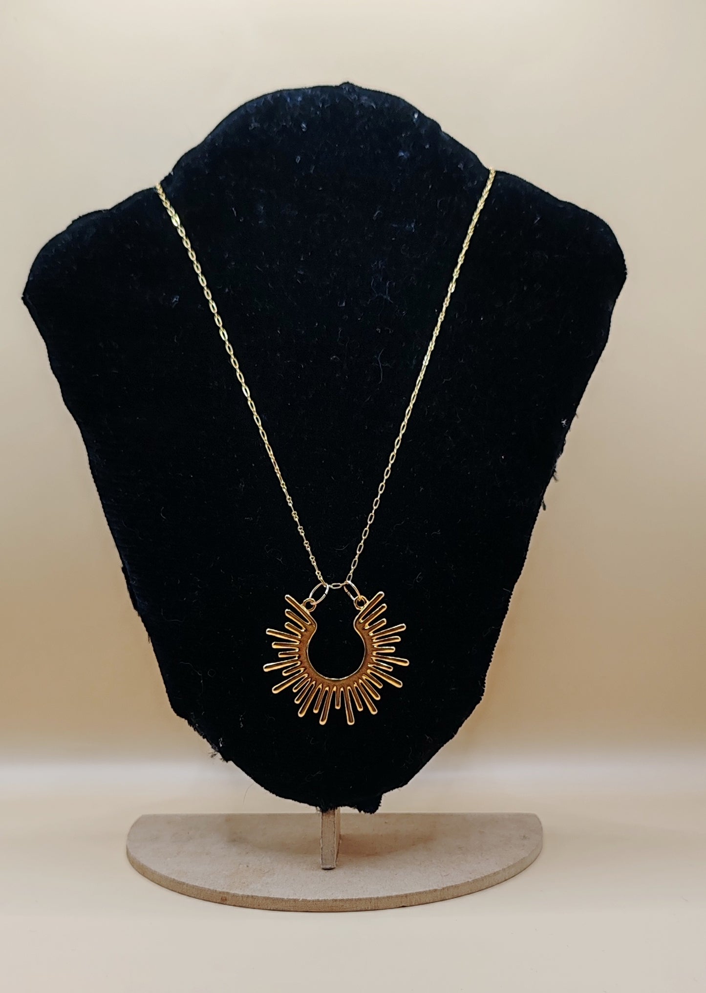 Collar con dije de sol - Chapa de Oro de 14K