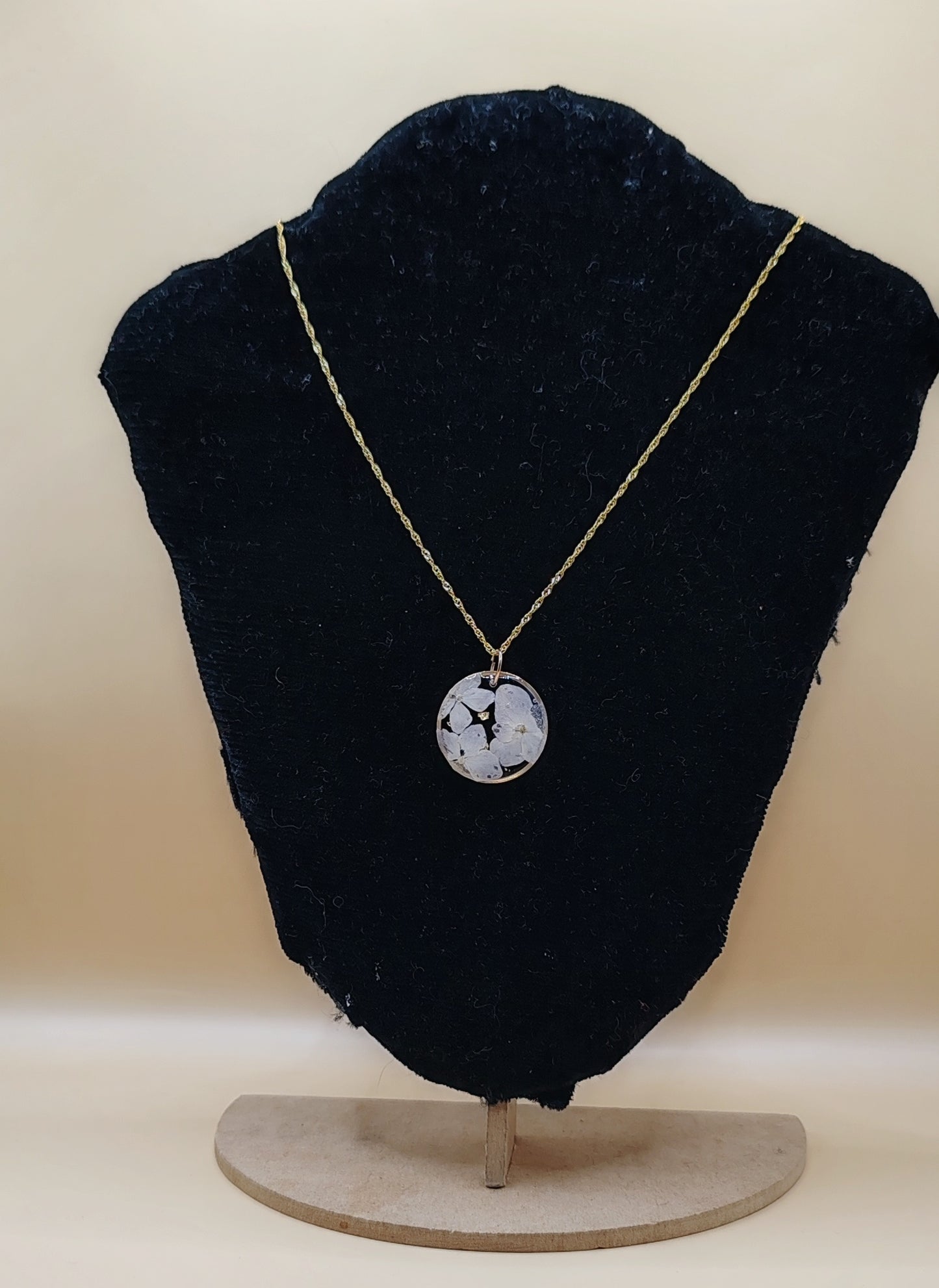 Collar Hortensia Natural – Chapa de Oro 14K (Pieza Única)