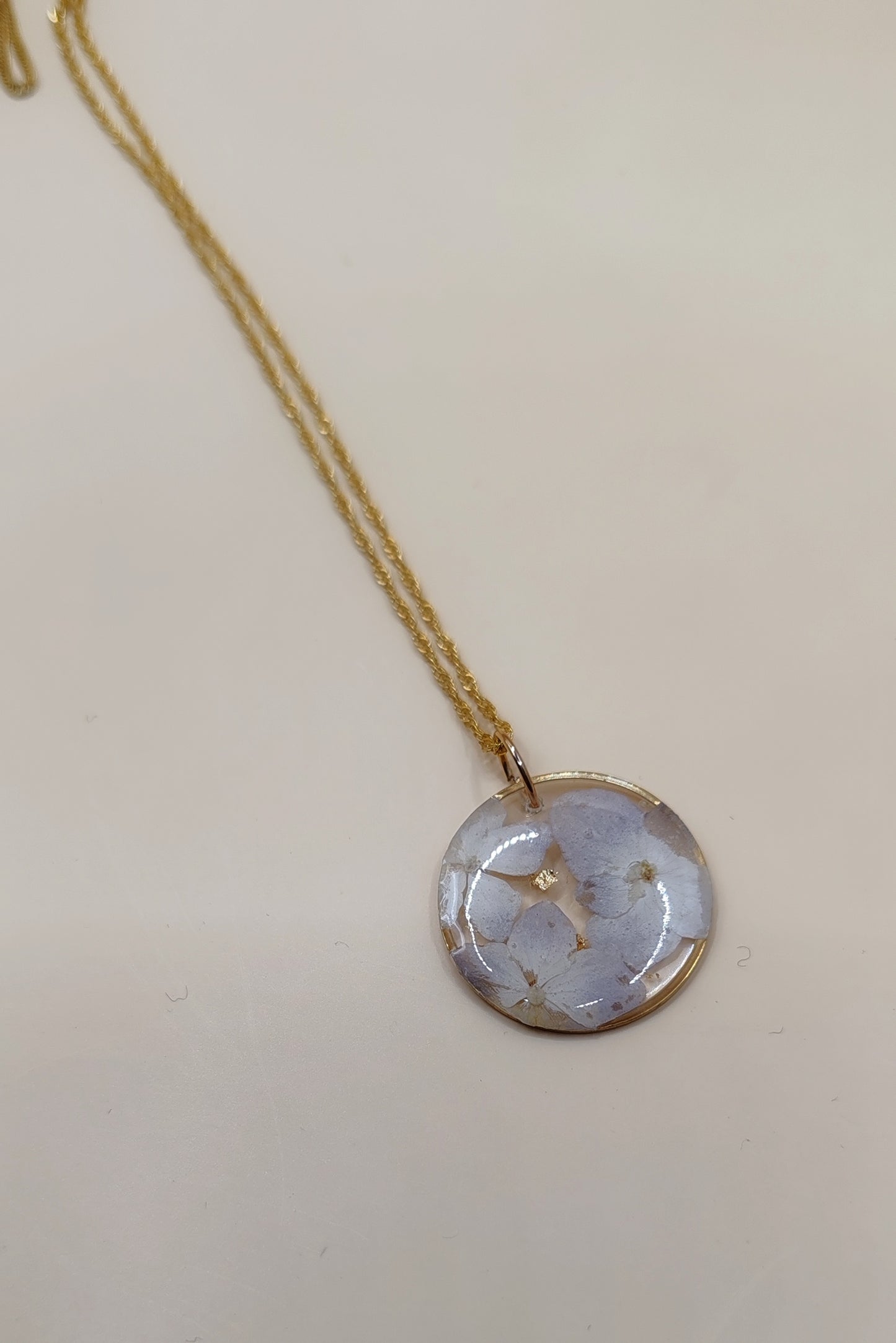 Collar Hortensia Natural – Chapa de Oro 14K (Pieza Única)