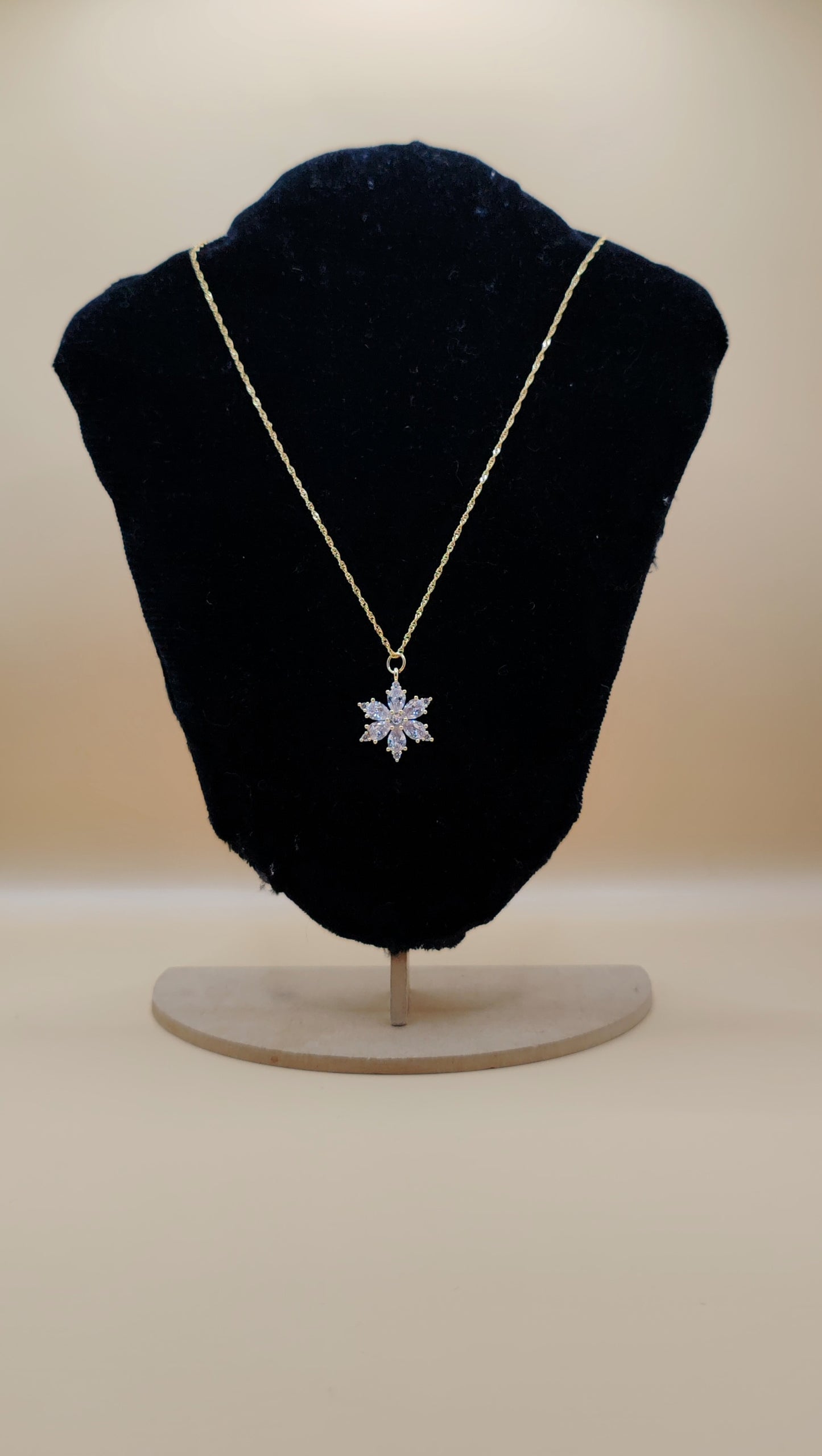 Collar estrella con zirconias - Chapa de Oro 14k