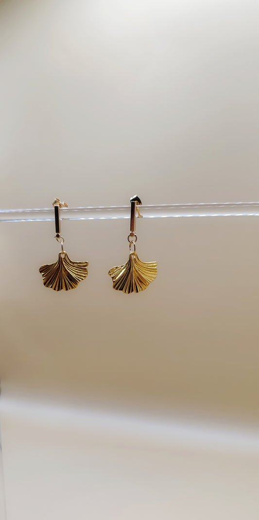 Aretes Hoja de Ginkgo Elegante – Chapa de Oro 14K
