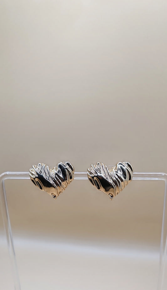 Aretes Corazón Orgánico Brillante – Chapa de Oro 14K