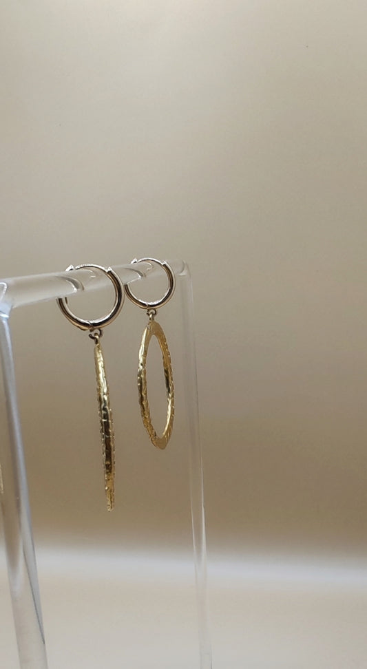 Aretes Aro Texturizado Clásico – Chapa de Oro 14K