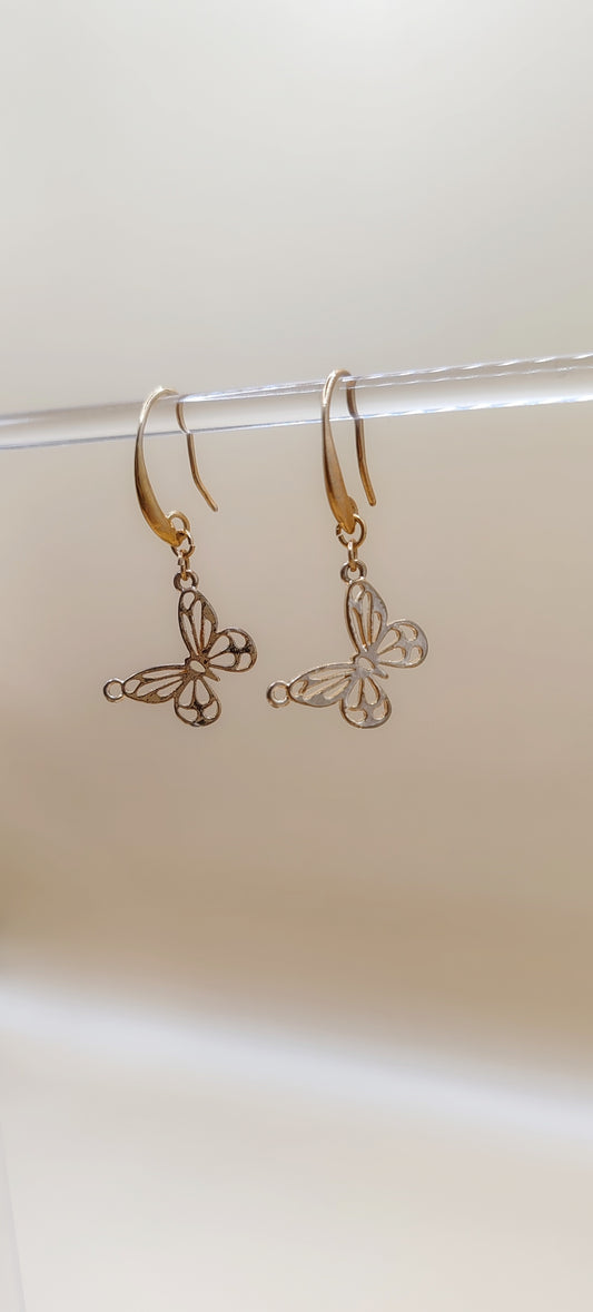 Aretes Mariposa Delicada – Chapa de Oro 14K