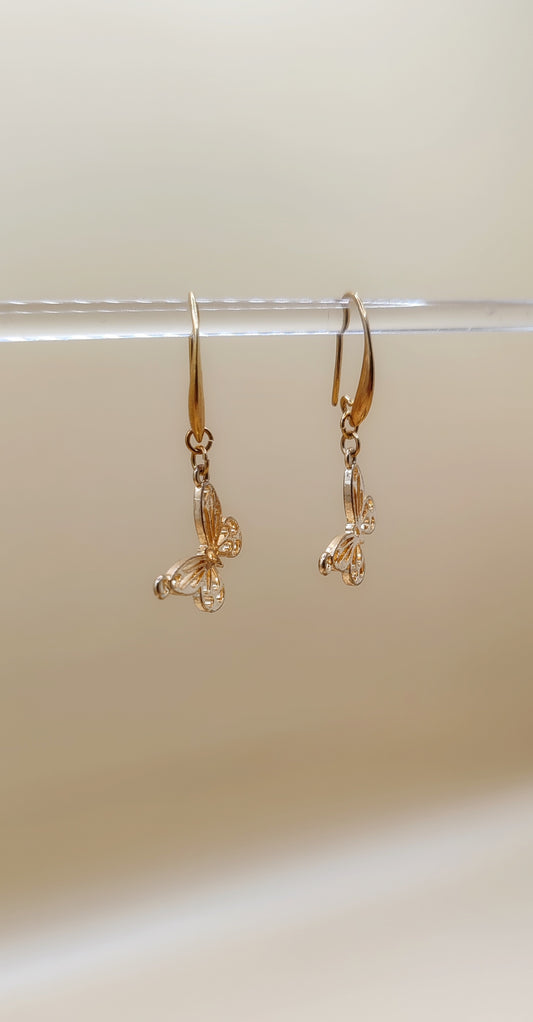Aretes Mariposa Delicada – Chapa de Oro 14K