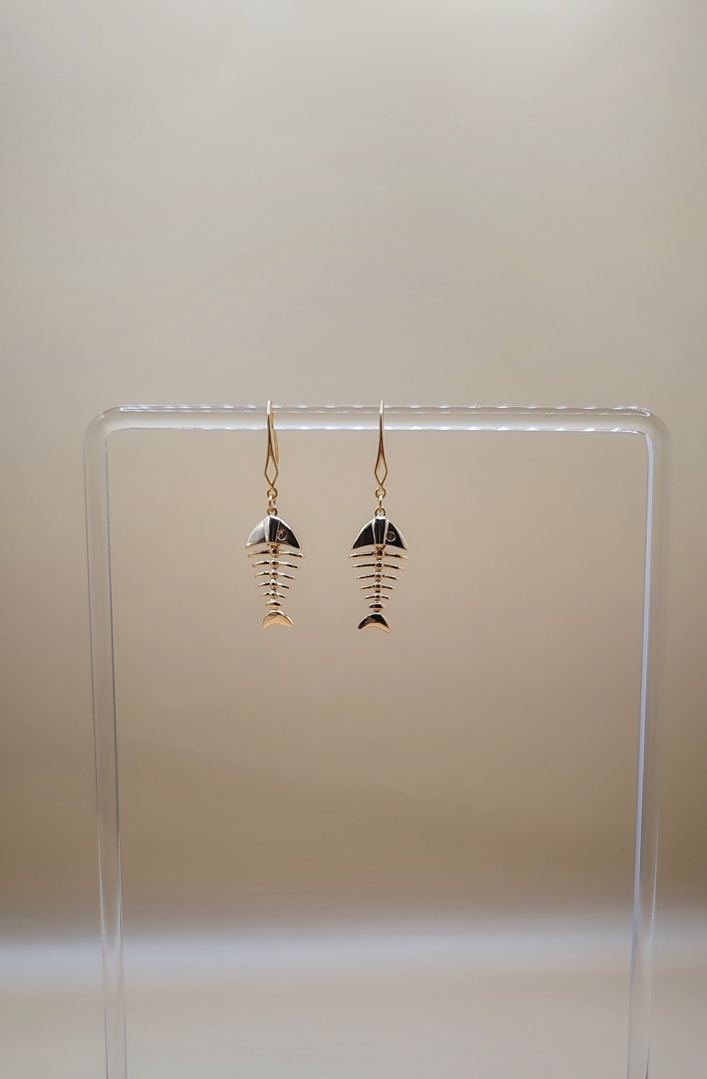 Aretes Espina de Pez Minimal – Chapa de Oro 14K