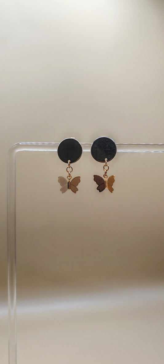 Aretes Mariposa Minimal – Chapa de Oro 14K