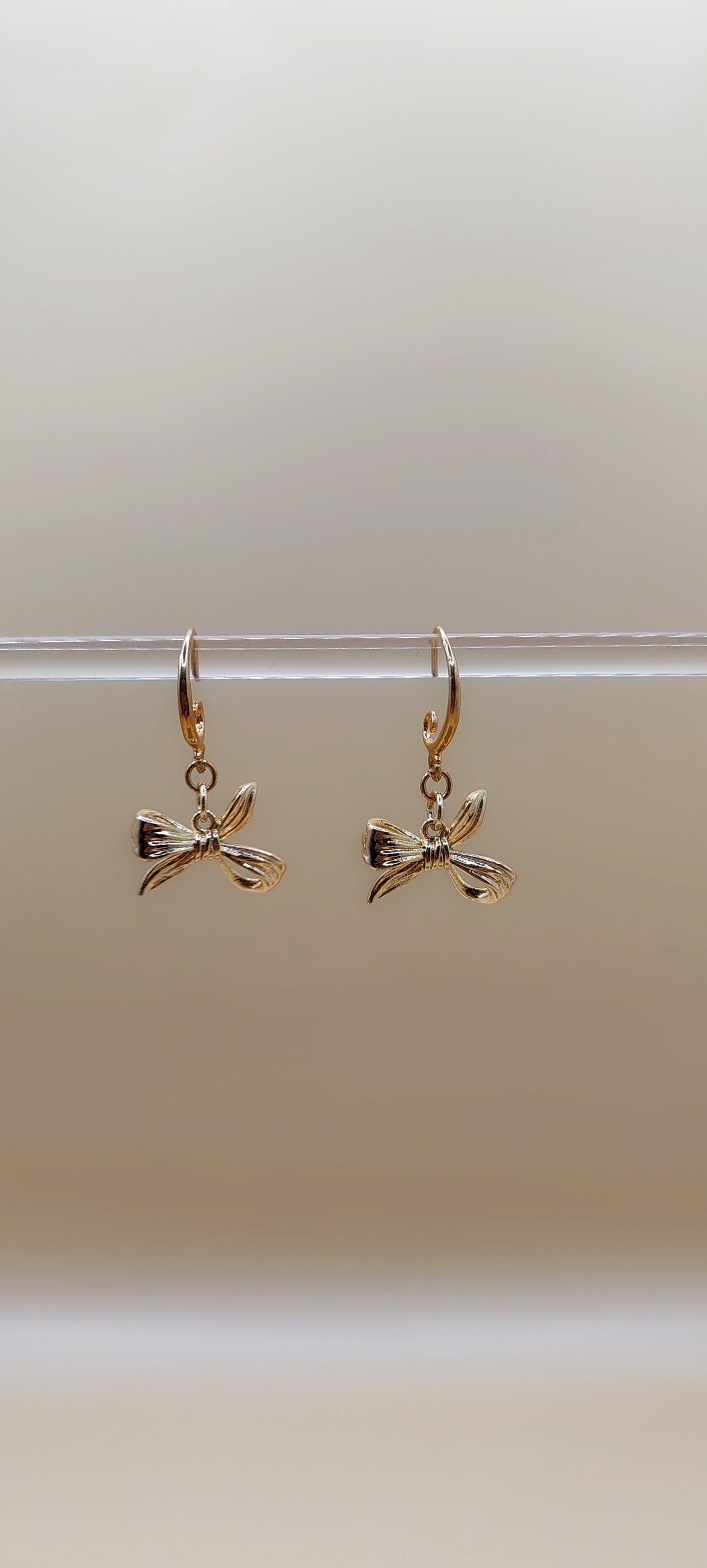 Aretes Moño Elegante – Chapa de Oro 14K