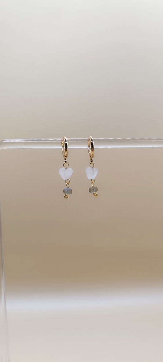 Aretes Corazón Delicado con Detalle en Piedra – Chapa de Oro 14K
