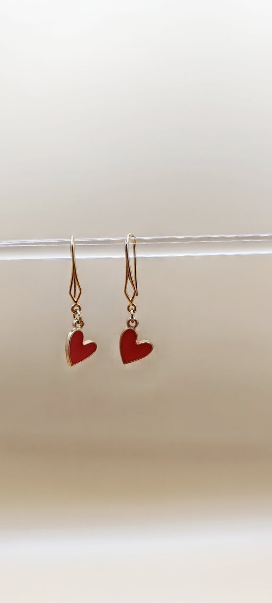 Aretes Corazón Rojo Pasión – Chapa de Oro 14K