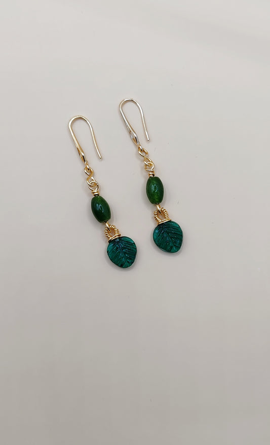 Aretes Hojas Esmeralda Elegantes – Chapa de Oro 14K