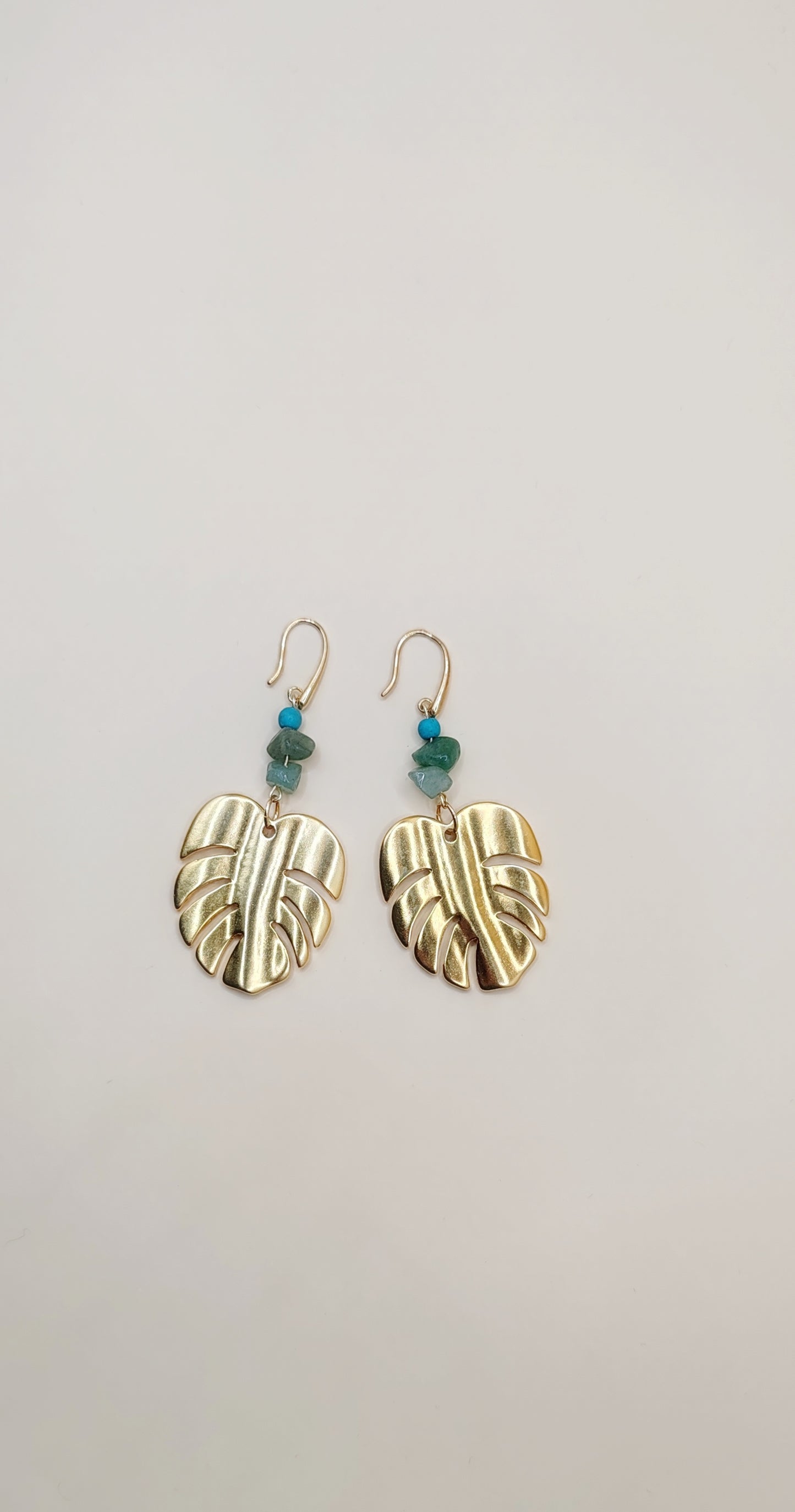 Aretes Hoja de Monstera Tropical – Chapa de Oro 14K