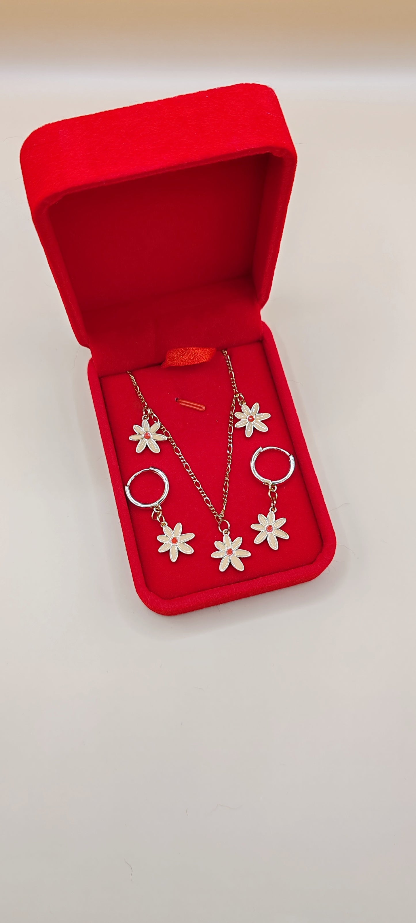 Set Flores – Collar y Aretes