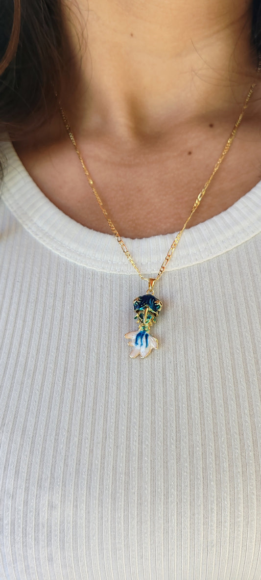 Dije Pez Esmaltado Artesanal Azul con Ojos de Zirconia – Chapa de Oro 14K