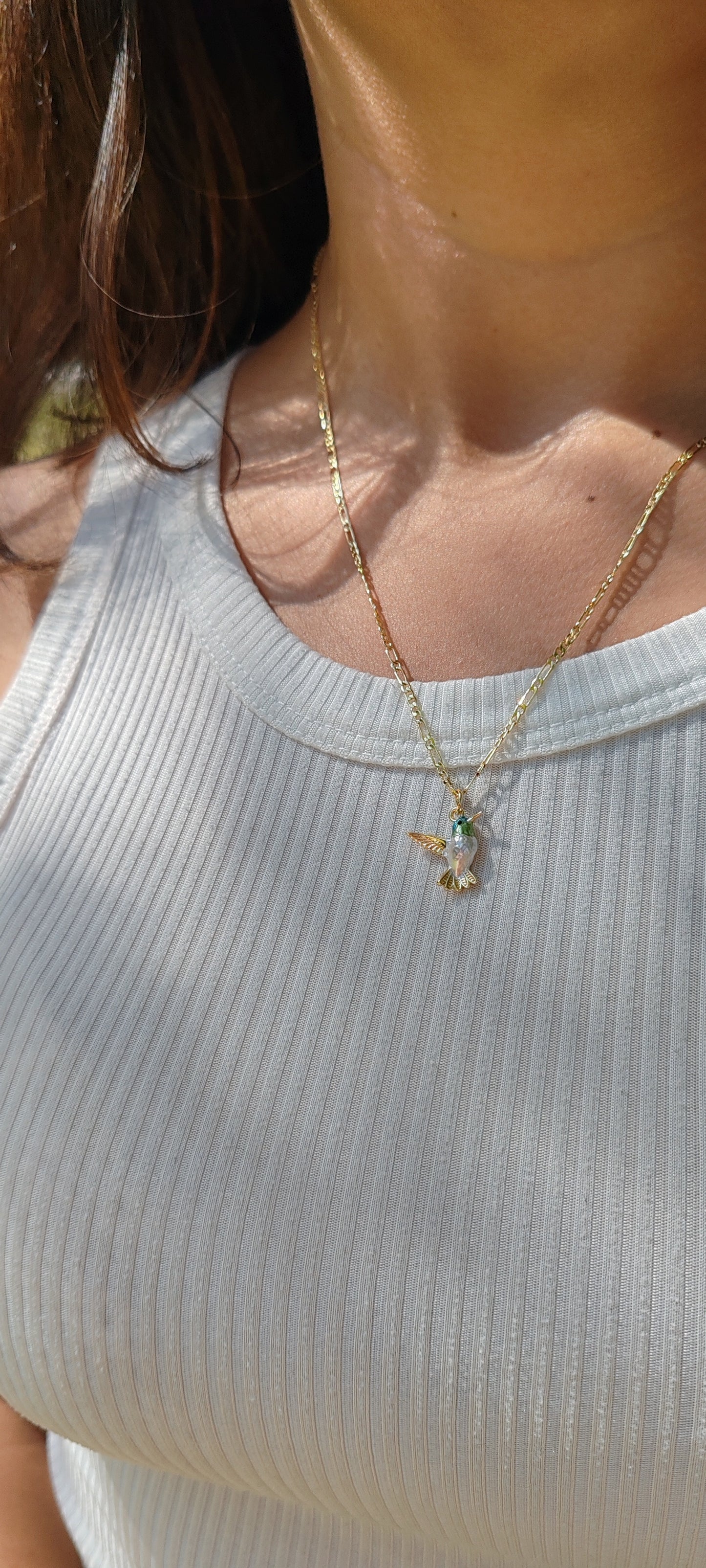 Dije Colibrí Dorado Esmaltado – Chapa de Oro 14K Pintado a Mano