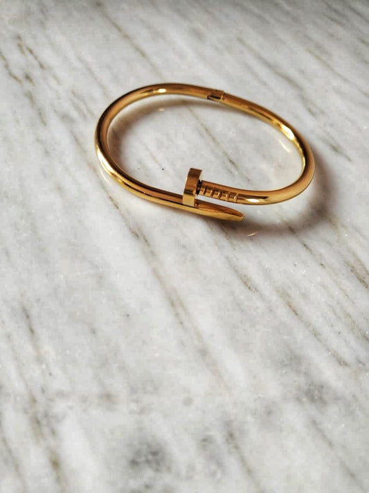 Brazalete Nail Gold – Power Statement