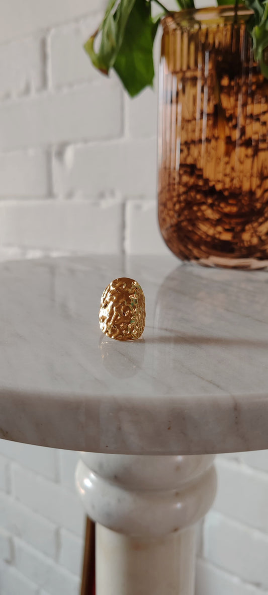 Anillo Relieve Dorado