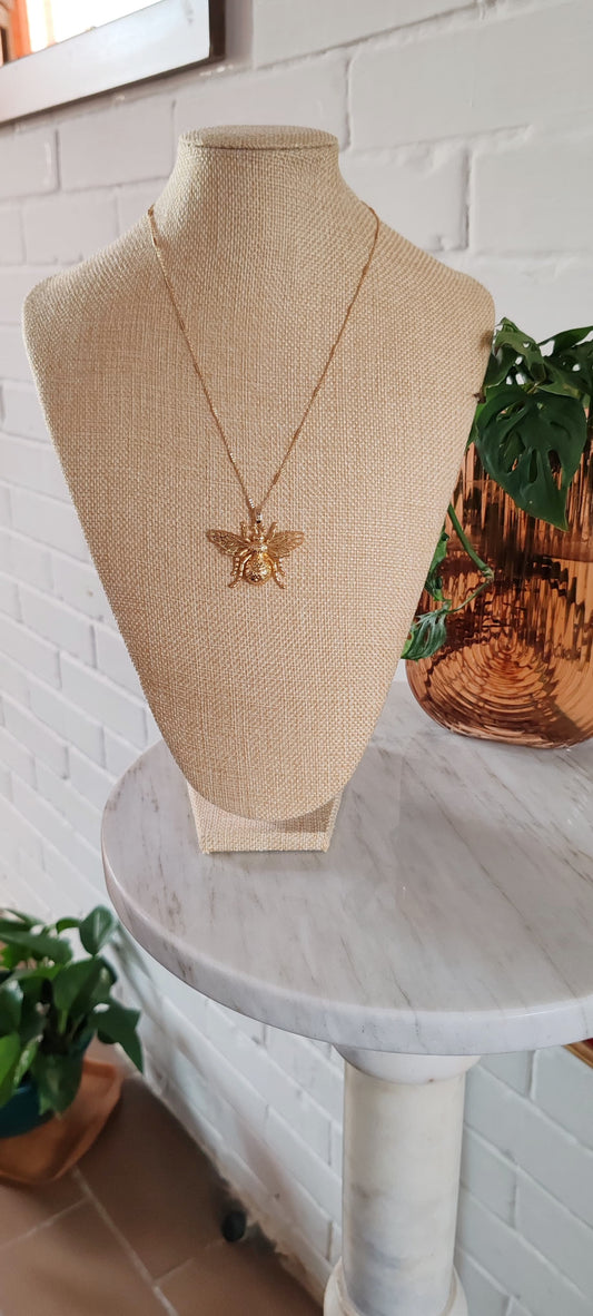 Collar Abeja – Chapa de Oro 14K