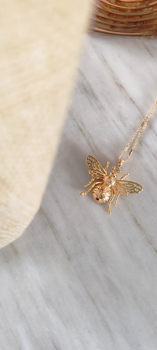 Collar Abeja – Chapa de Oro 14K