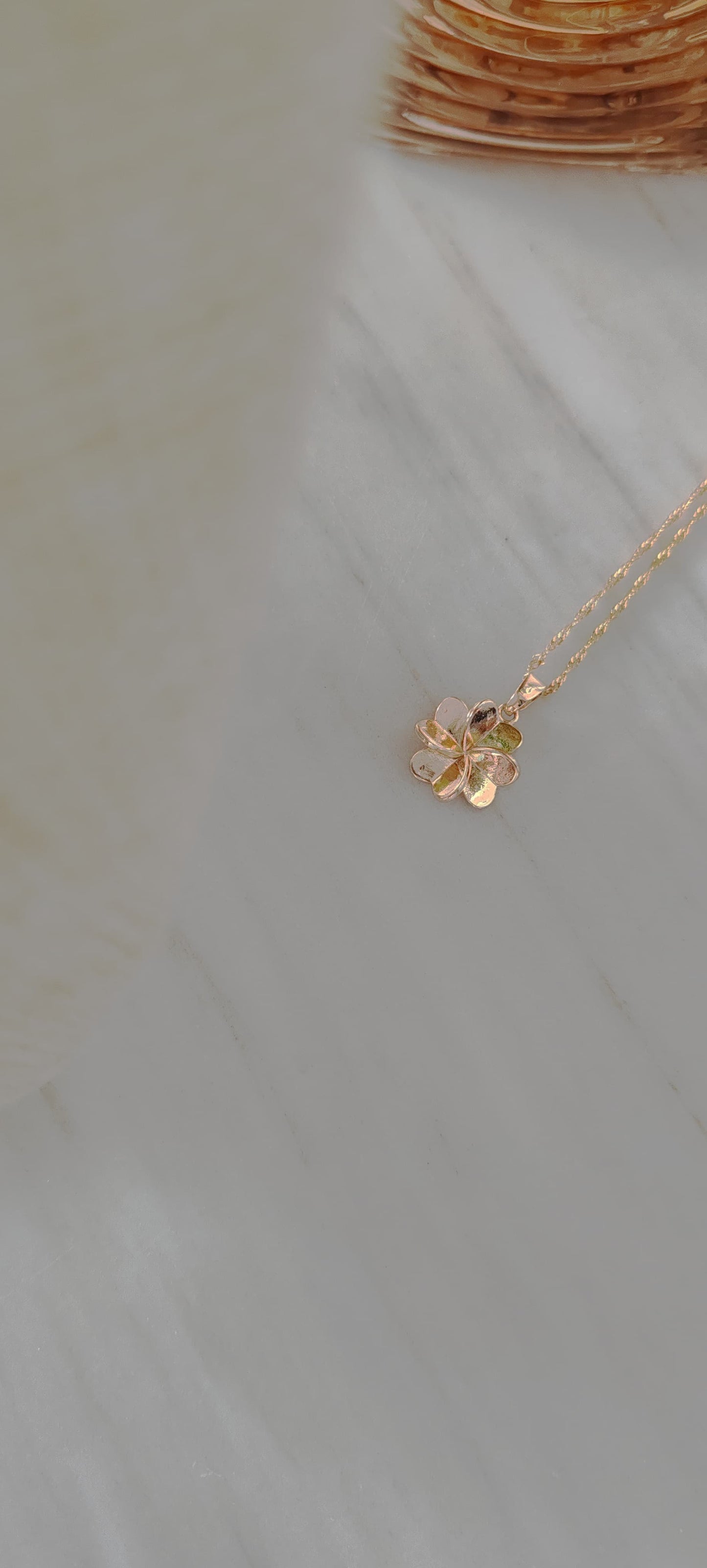 Collar Flor – Chapa de Oro 14K