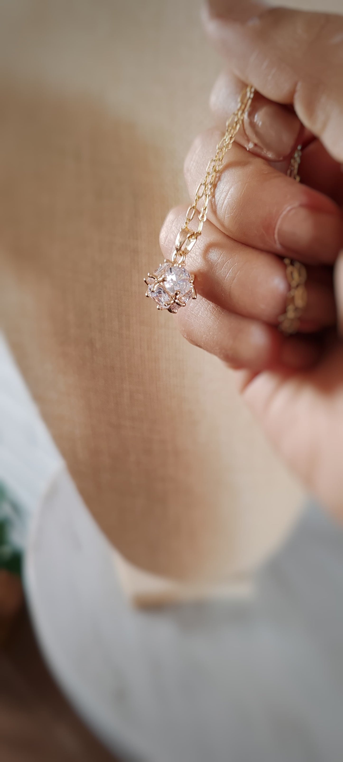 Collar Cubo de Zirconia – Chapa de Oro 14K