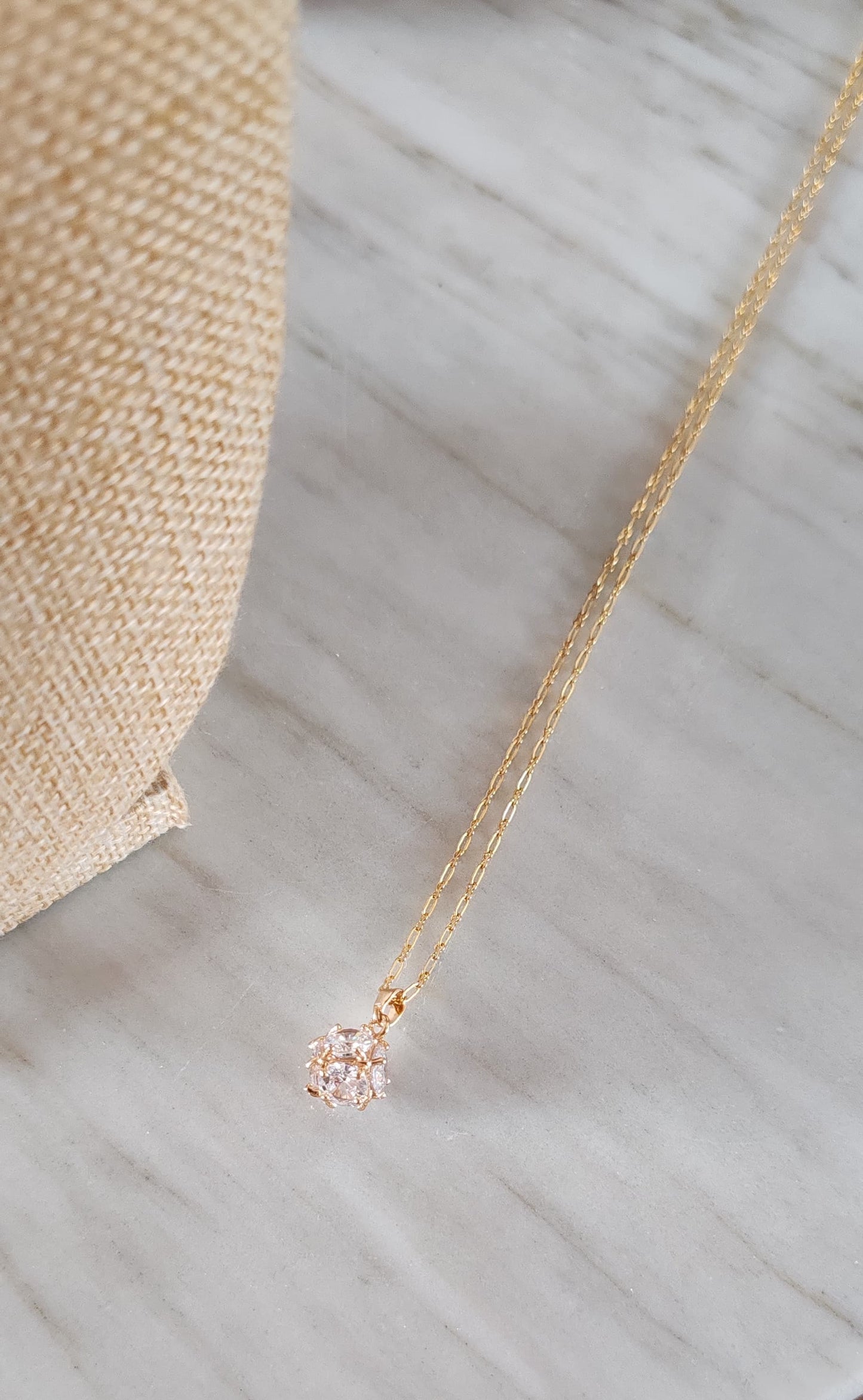 Collar Cubo de Zirconia – Chapa de Oro 14K