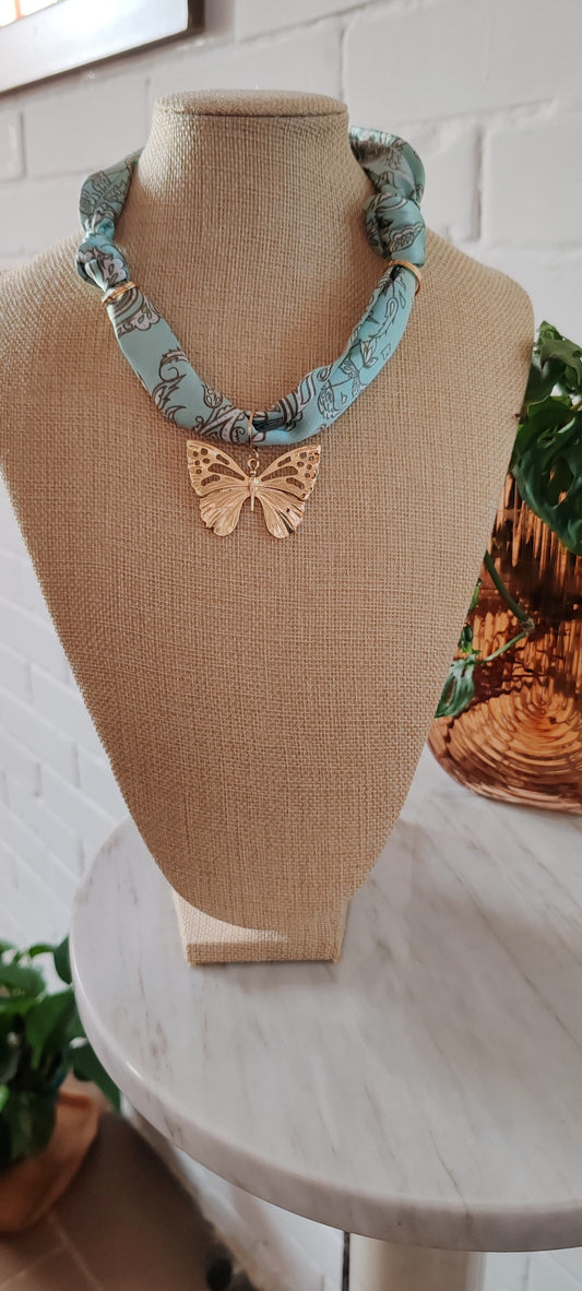 Collar Mariposa Seda